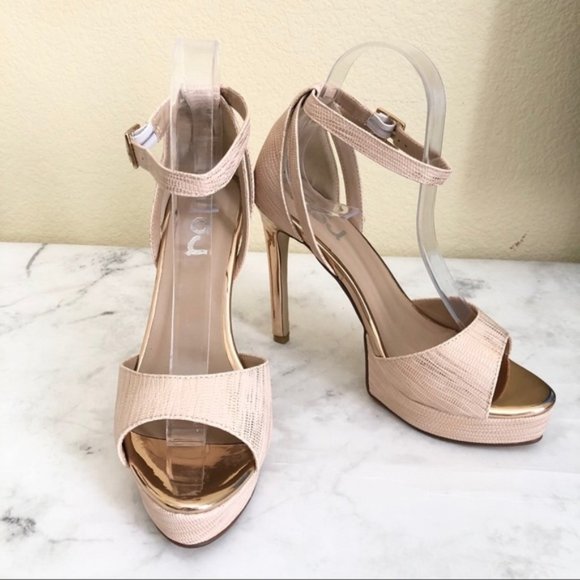 Shoes - Ankle Strap Elegant Platform Pump